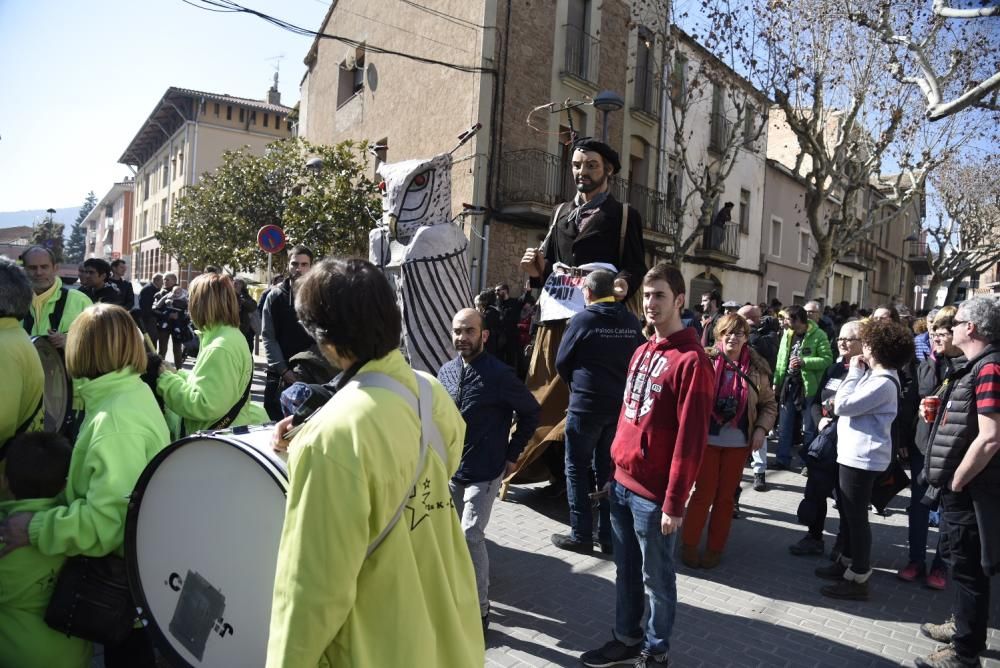 Balsareny rebutja amb cultura popular les accions