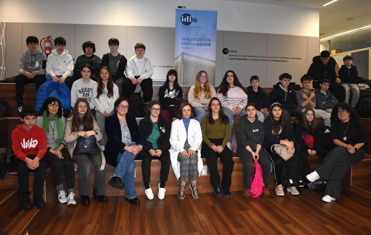 Alumnado del IES Félix Muriel de Rianxo en el acto organizado por el IDIS.