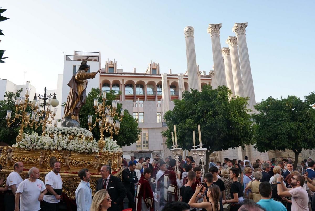 Una procesión con tres pasos para el aniversario del Sagrado Corazón