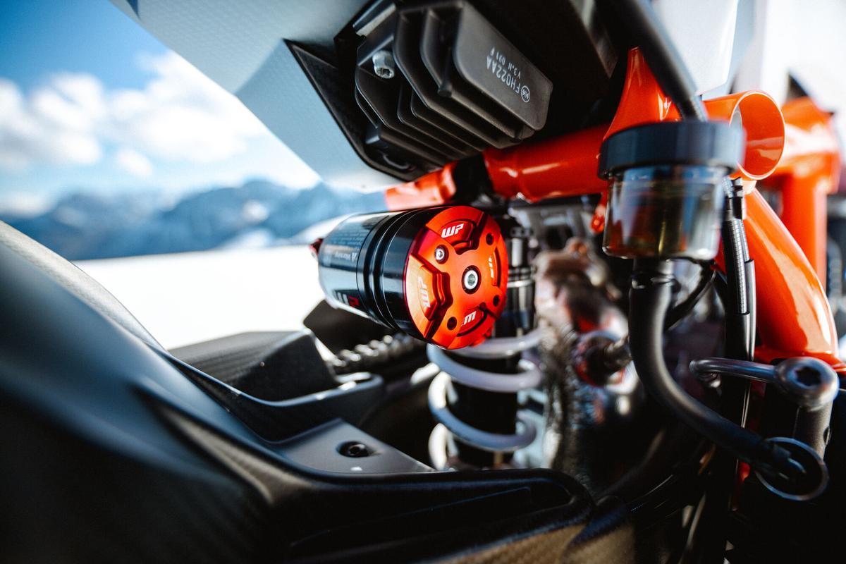 KTM no se ha guardado nada: esta RR incorpora el paquete más completo jamás visto en una moto matriculable de la marca