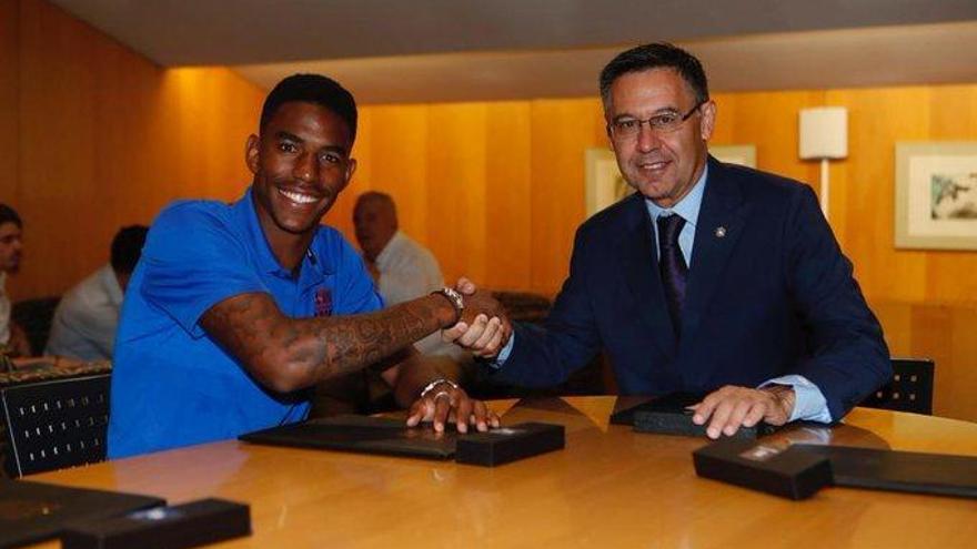 El Barça ficha a Júnior por 18 millones de euros fijos y otros 12 variables