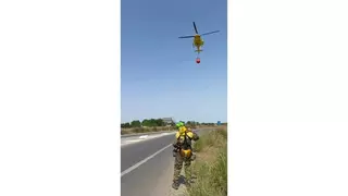 Desalojan a los vecinos por un incendio provocado en una zona de huerta de Murcia