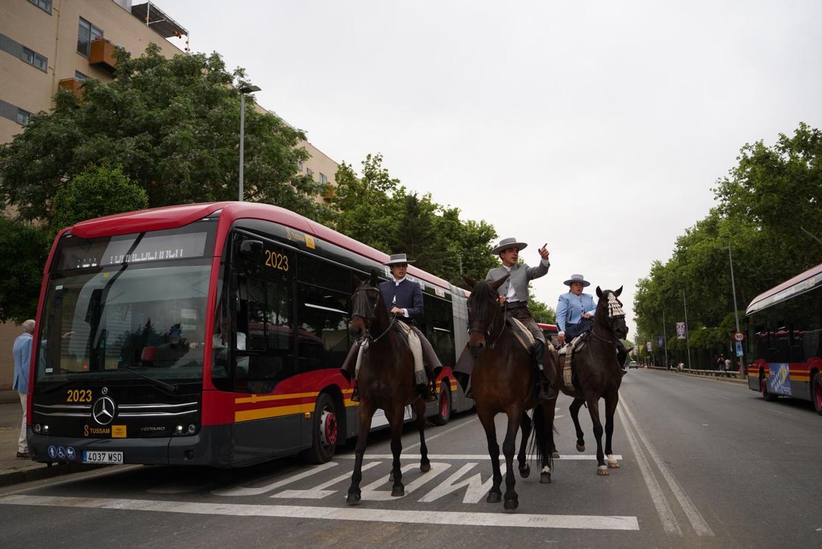 El tranvibús llegando a la Feria de Sevilla desde Sevilla Este