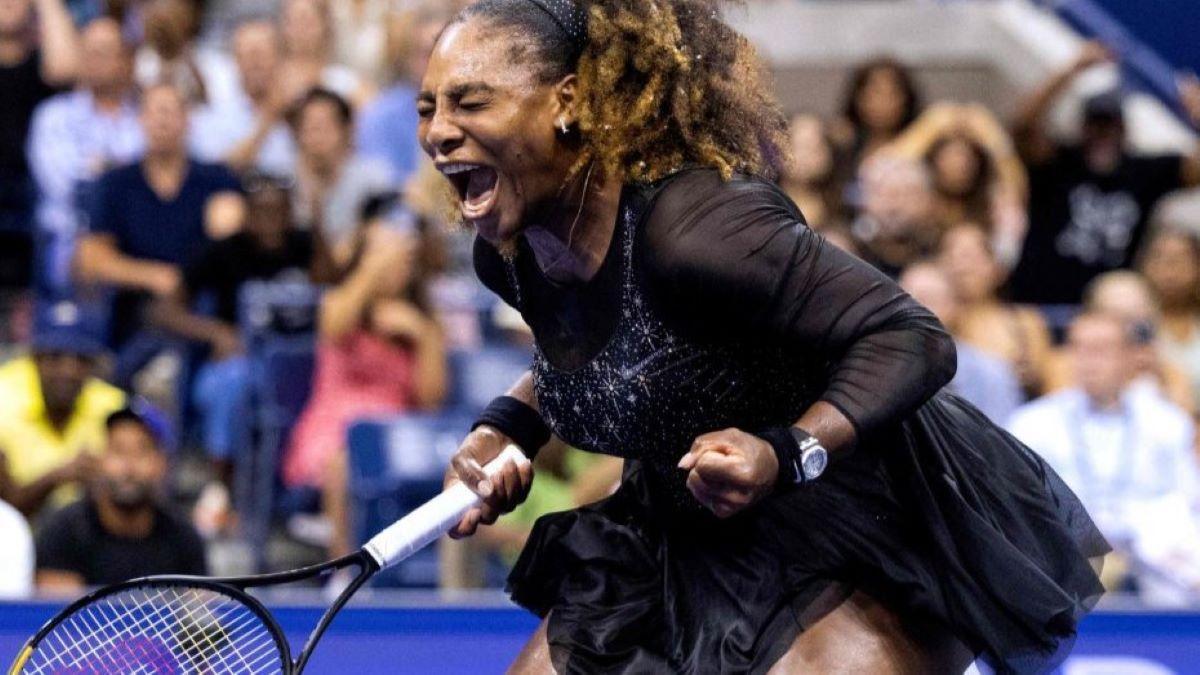 Serena Williams celebra un punt guanyador en un partit.