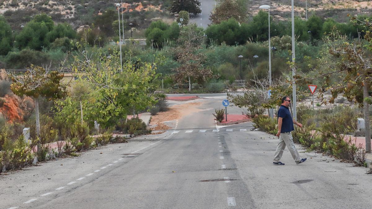 El nuevo urbanizador del plan SUS-A invertirá cinco millones de euros en el rescate del sector para 2.000 viviendas en San Miguel de Salinas