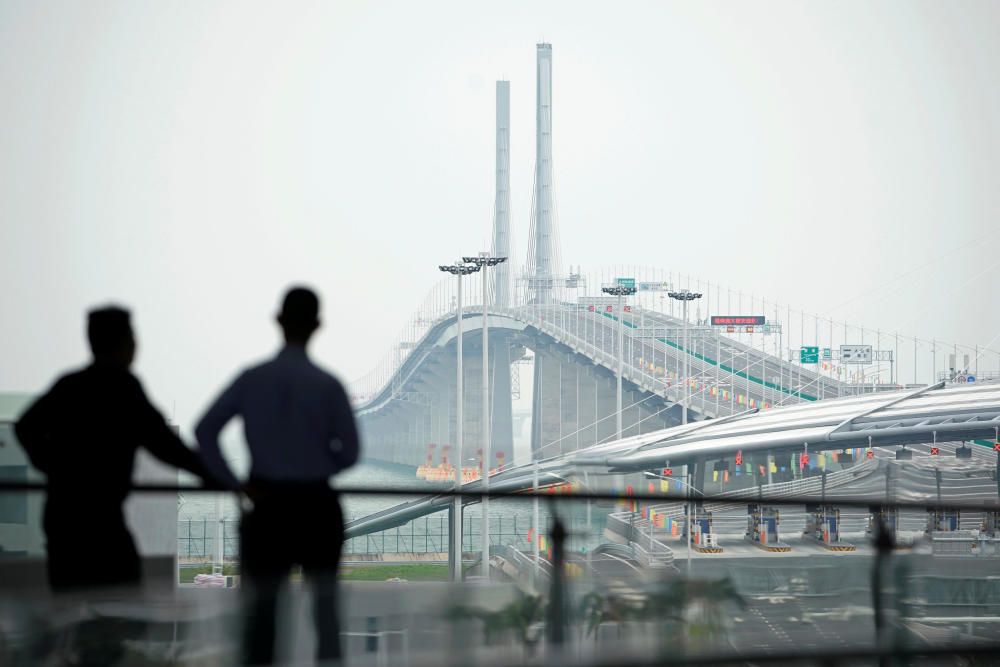 China inaugura el puente marítimo más largo del mundo.