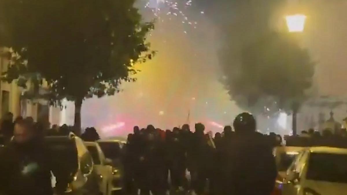 Pelea entre ultras con bengalas en Sevilla