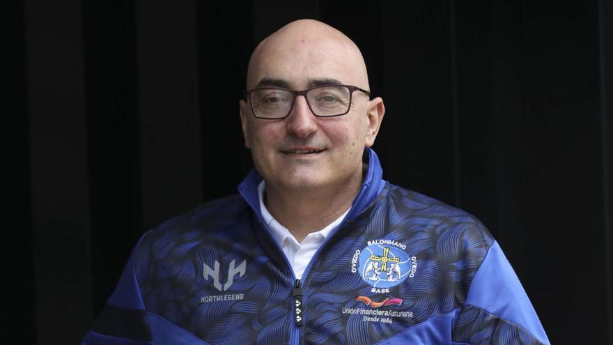 El director deportivo del Unión Financiera de balonmano: &quot;Si arrima todo el mundo el hombro, la Asobal puede volver a Oviedo&quot;