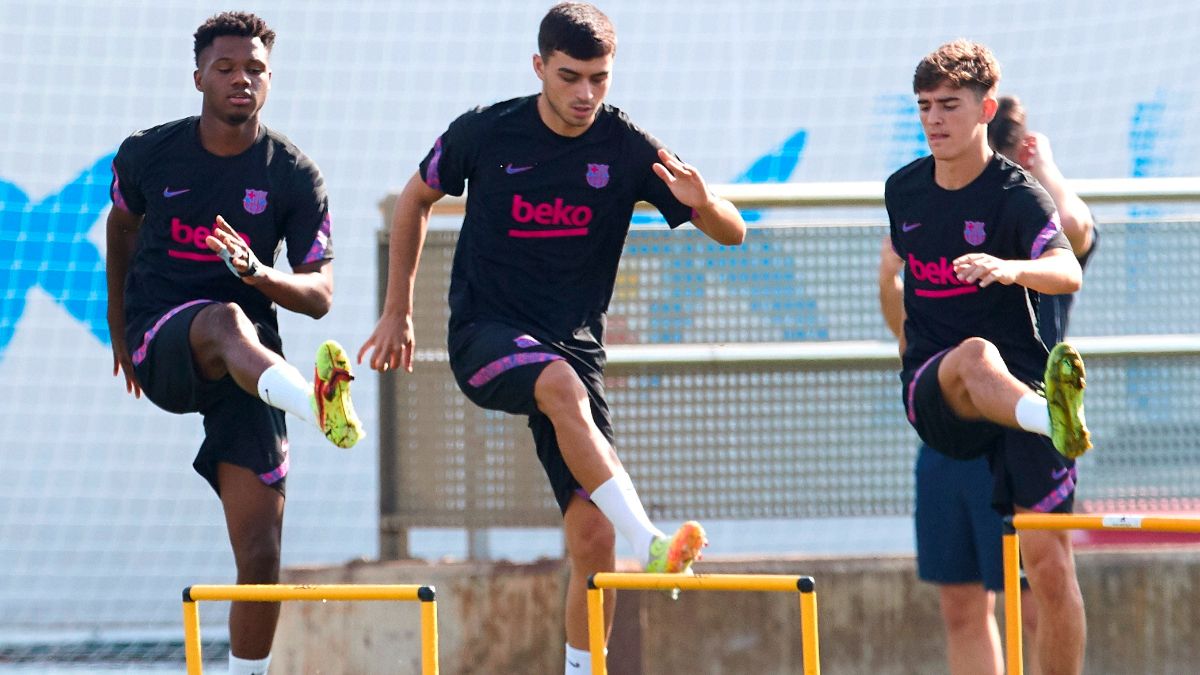 Ansu Fati, Pedri y Gavi en el entrenamiento del Barça
