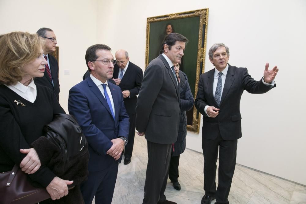 Plácido Arango acude junto a Javier Fernández a la inauguración de su exposición en el Bellas Artes