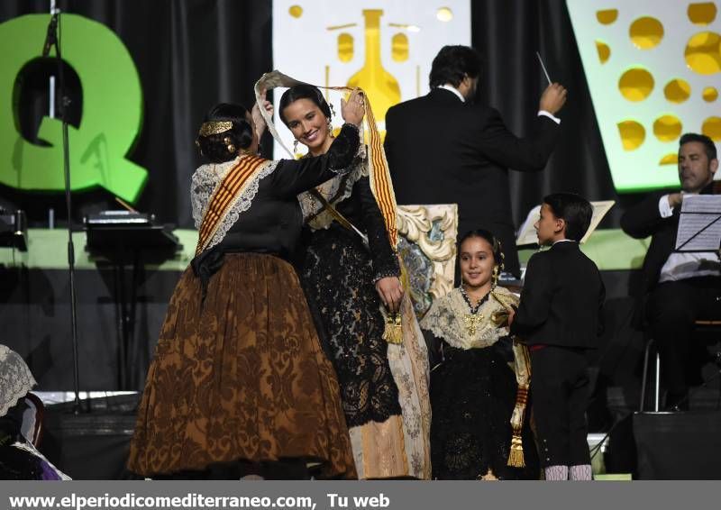 GALERÍA DE FOTOS -- Sequiol presenta a sus flamantes madrinas, Estefanía y María, en una noche brillante