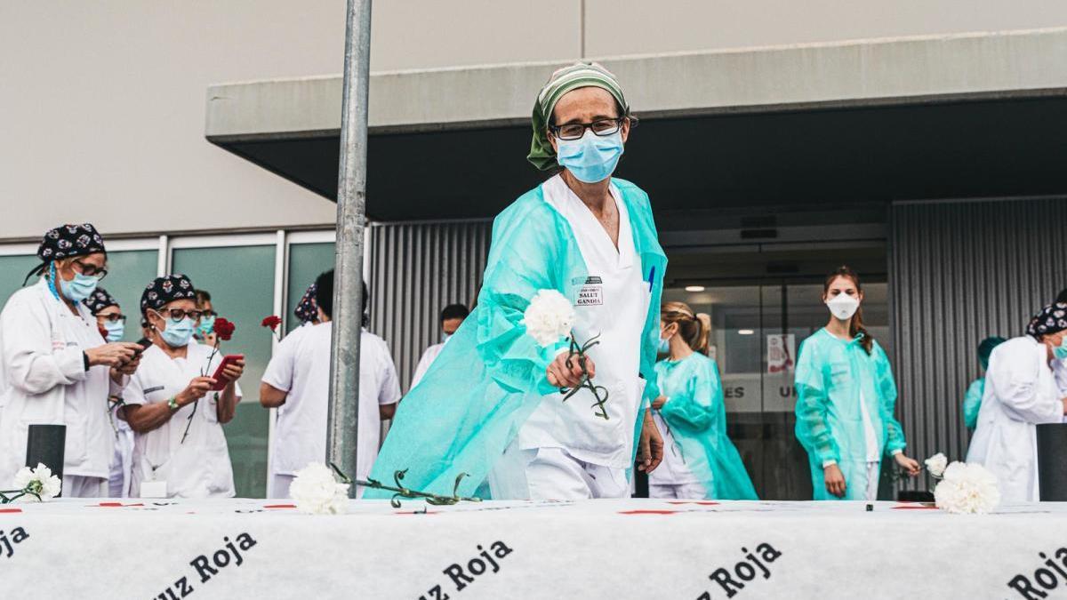 Un mural en Gandia para homenajear a los sanitarios