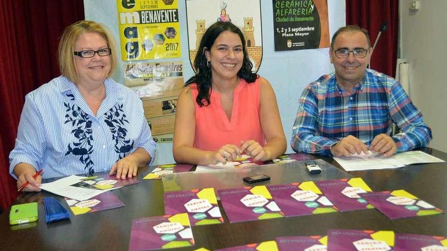 De izquierda a derecha, las concejalas de Cultura y Ferias y el concejal de Deportes.