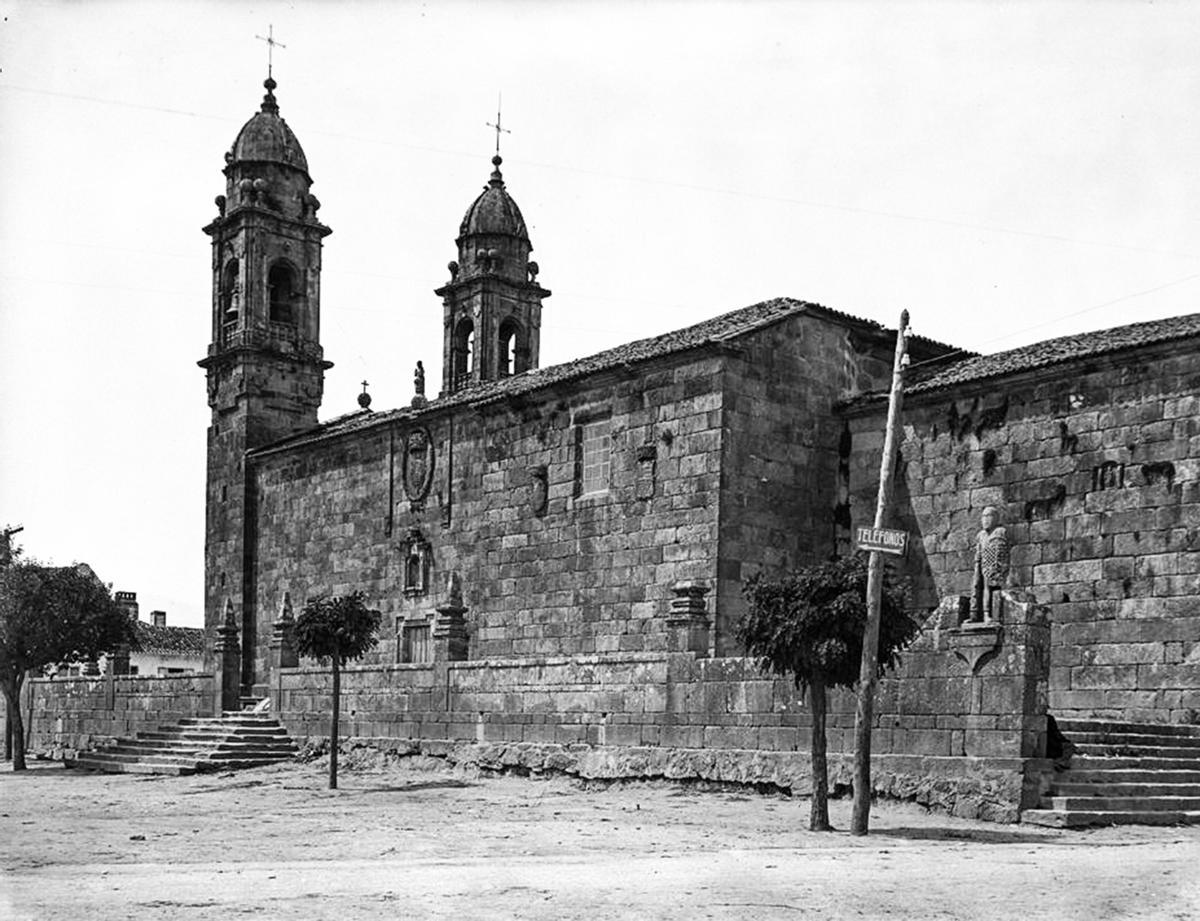 Imagen de la plaza de Fefiñáns a mediados del siglo XX