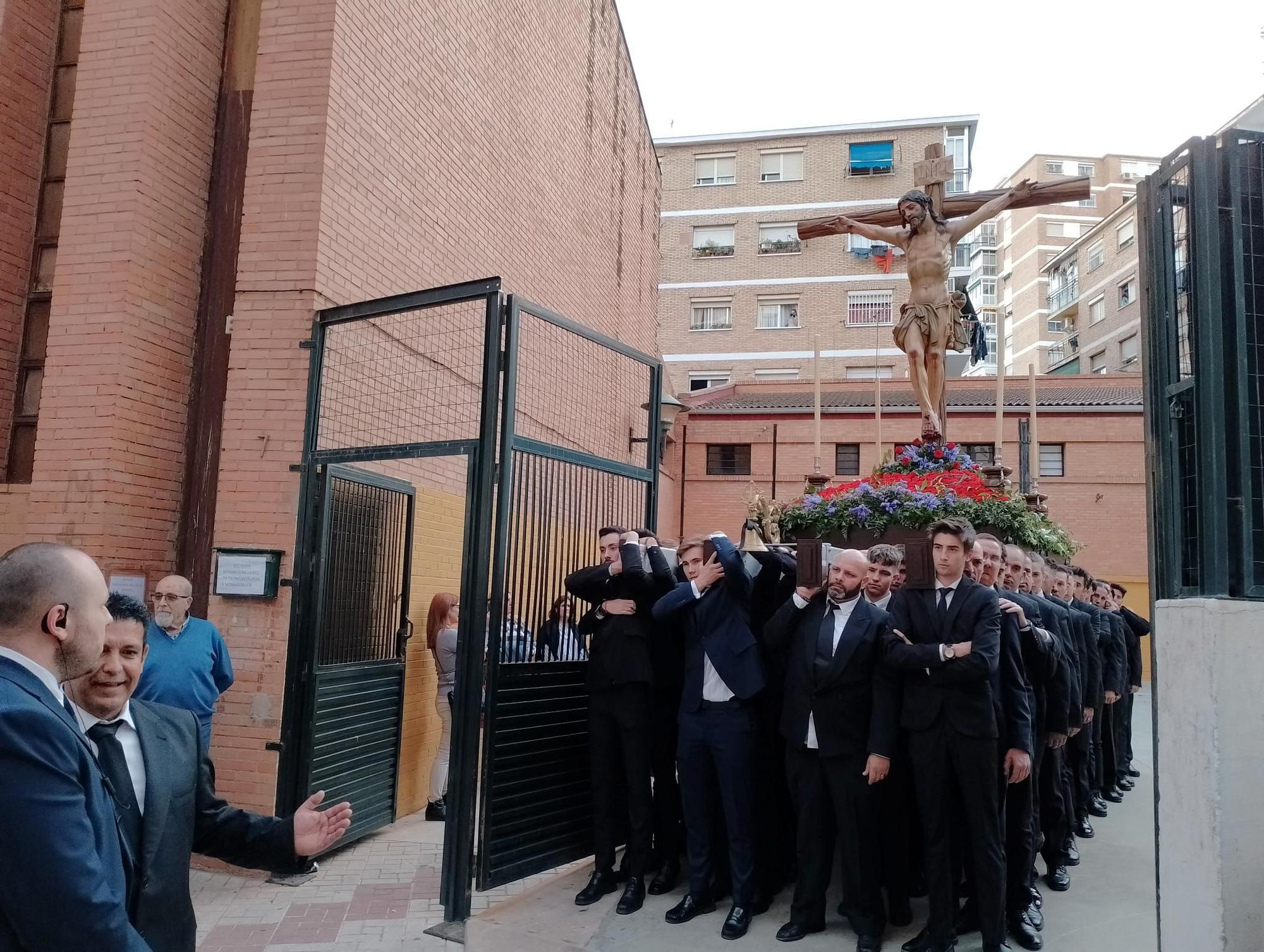 Salida procesional del Cristo de la Sed por Miraflores de los Ángeles