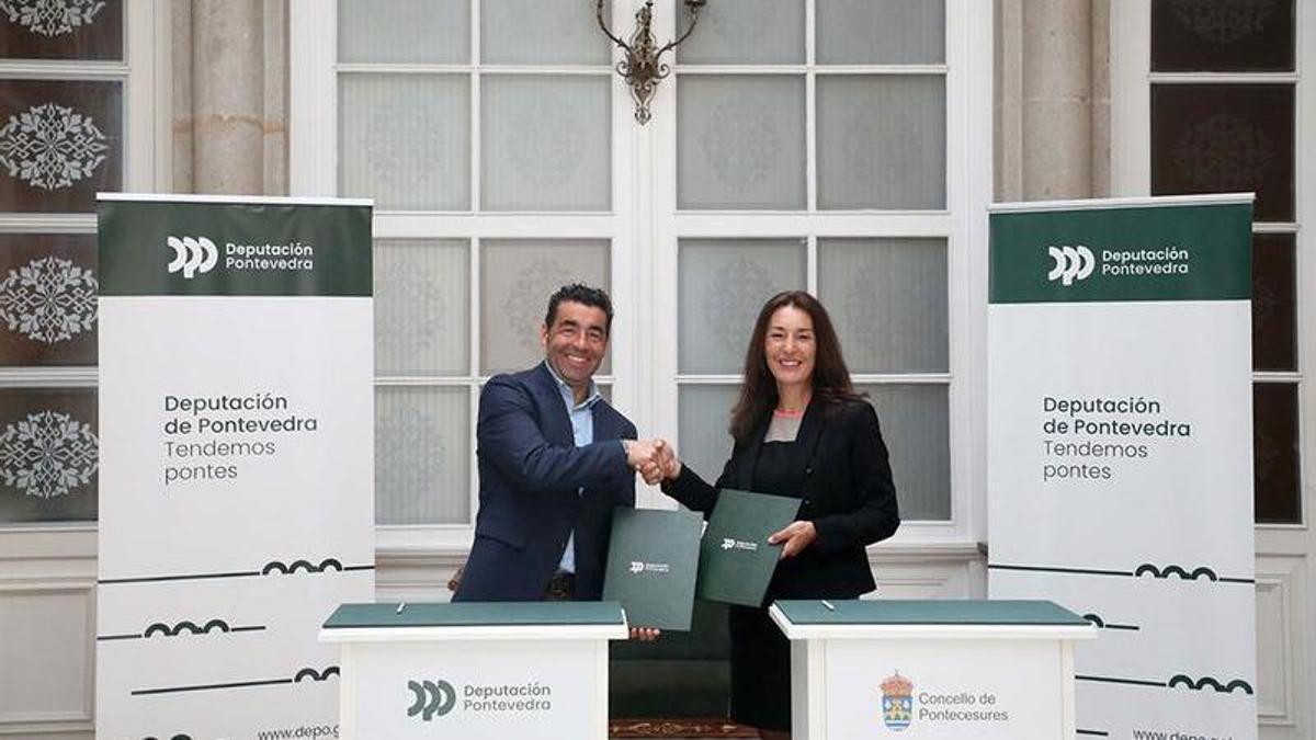 El presidente provincial y la alcaldesa de Pontecesures en una imagen de archivo.