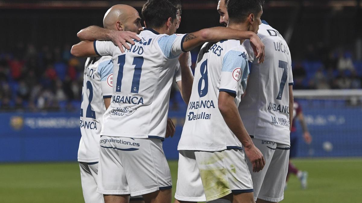 Los jugadores deportivistas celebran el gol de Villares al Barça Atlètic.