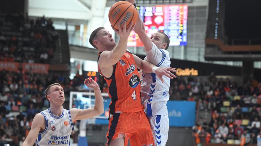 Paul Jorgensen, en una acción contra el Palencia.