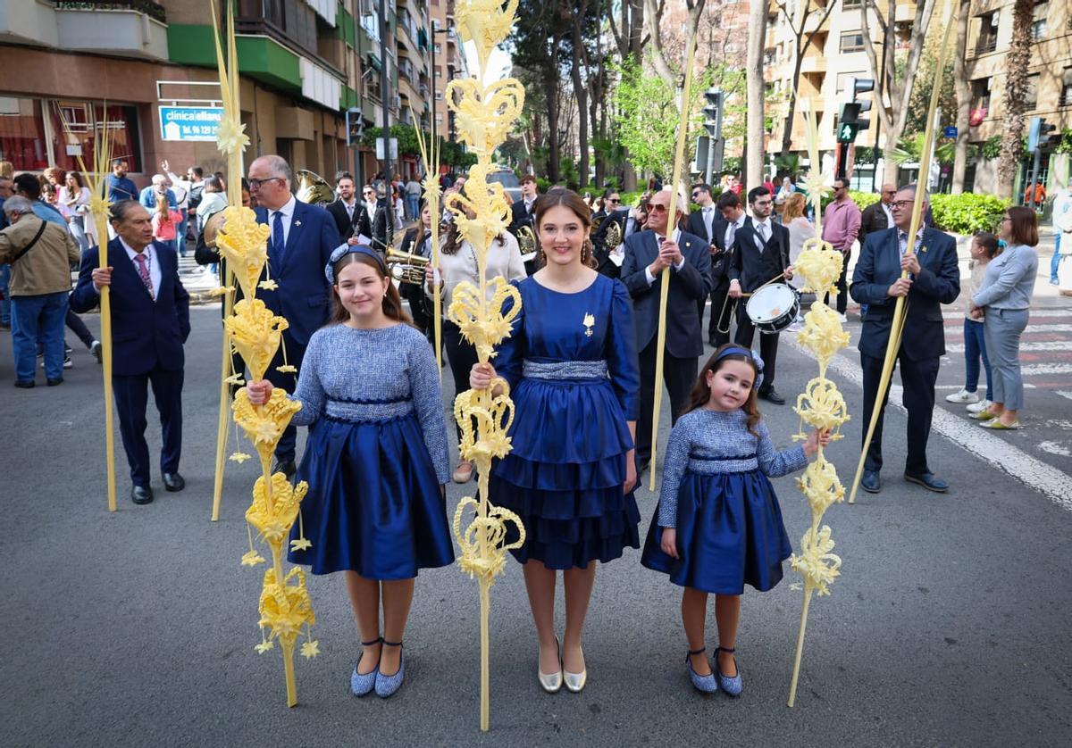 La reina del encuentro con sus camareras