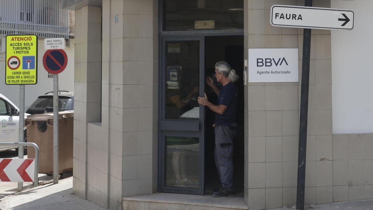 Destrozan de madrugada un cajero en Benifairó de les Valls