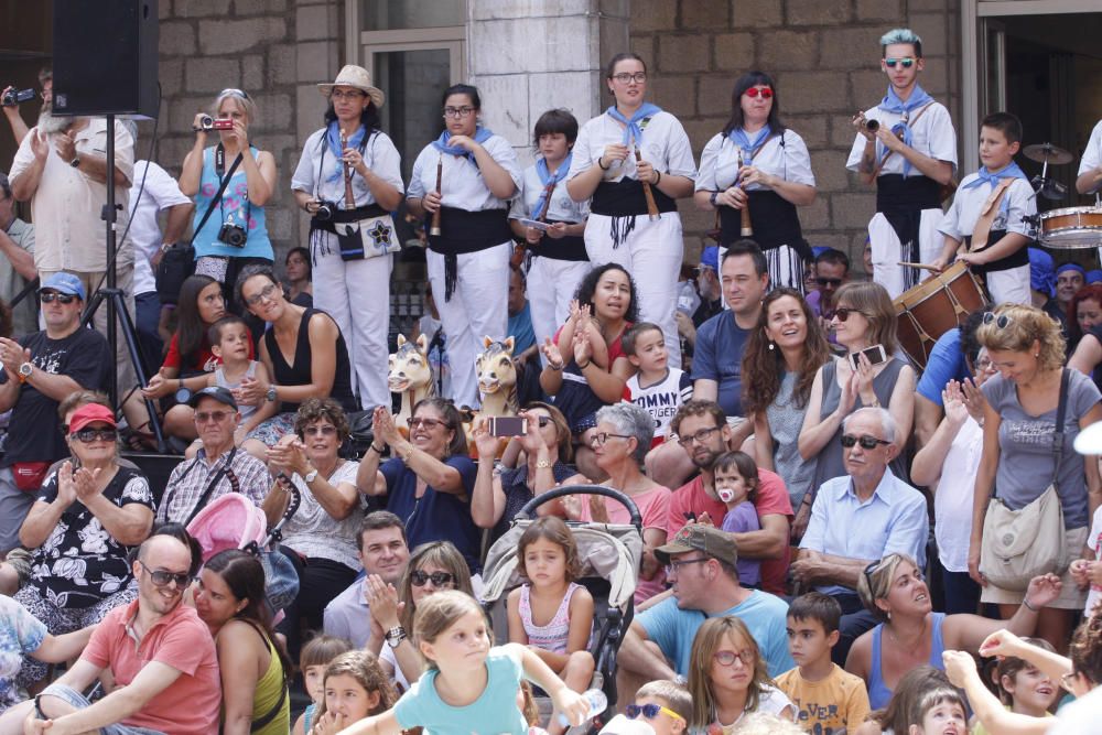 L''Àguila torna a la cercavila de Sant Genís a Torroella de Montgrí