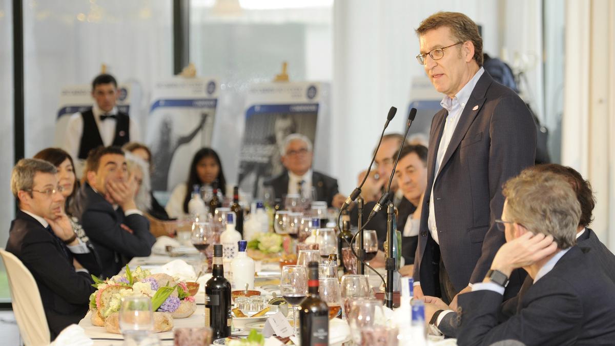 Alberto Núñez Feijóo se dirige a los presentes en la comida oficial de la 52 Feira do Cocido de Lalín.