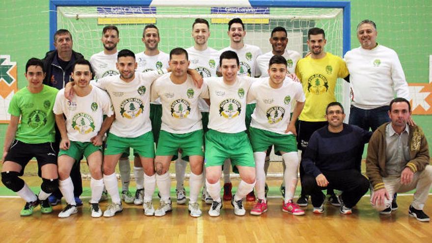 Jugadores y técnicos del Teror, que el sábado reciben a La Gomera.