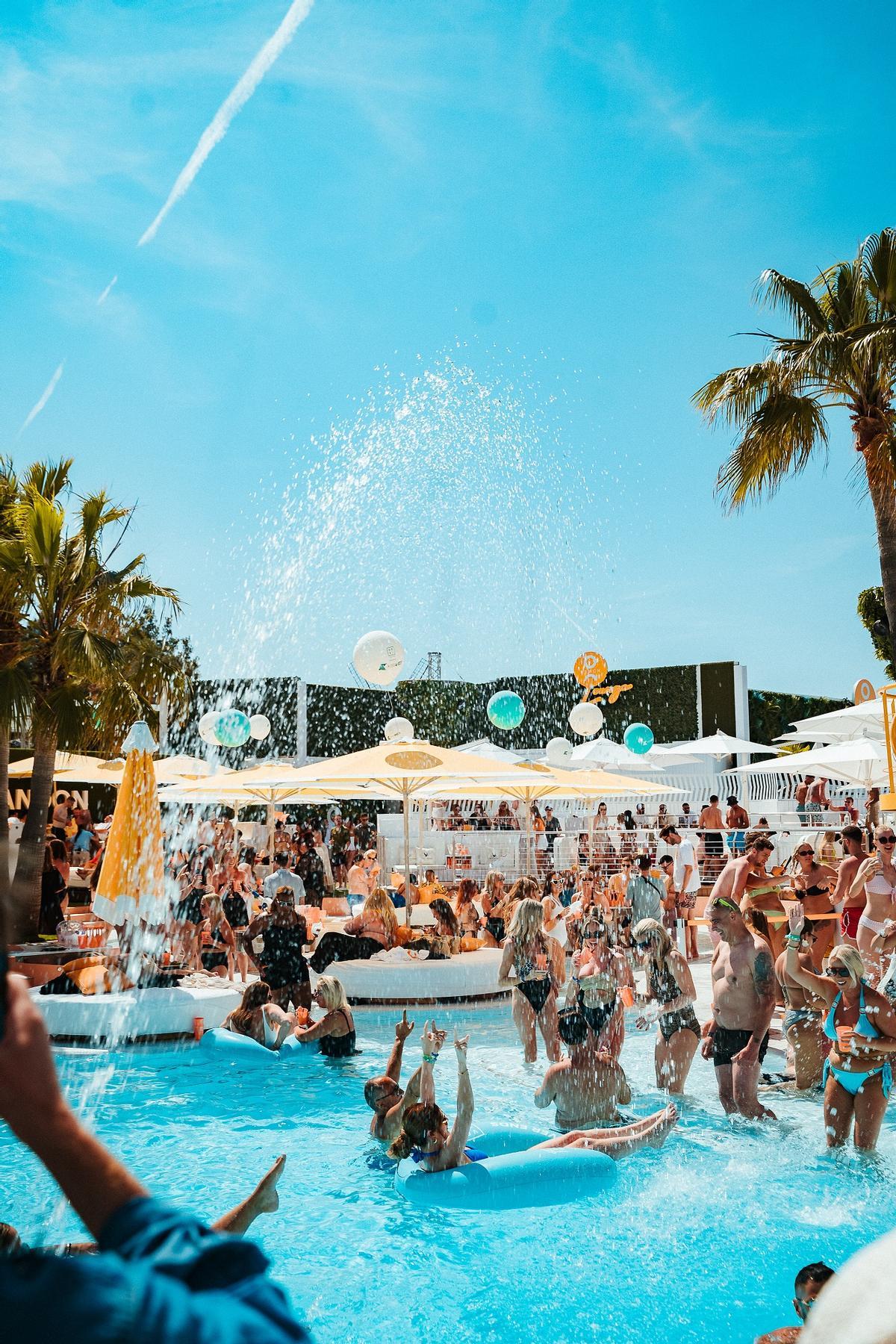La piscina de O Beach Ibiza.