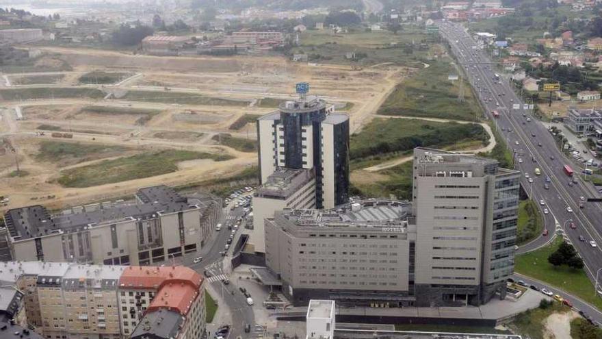 Obras de urbanización del parque ofimático, junto al barrio de Matogrande.