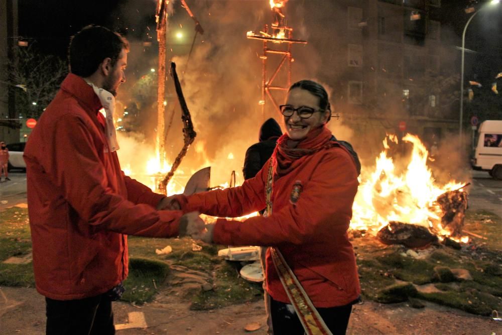 Una cremà con la fallera mayor Mónica Oltra