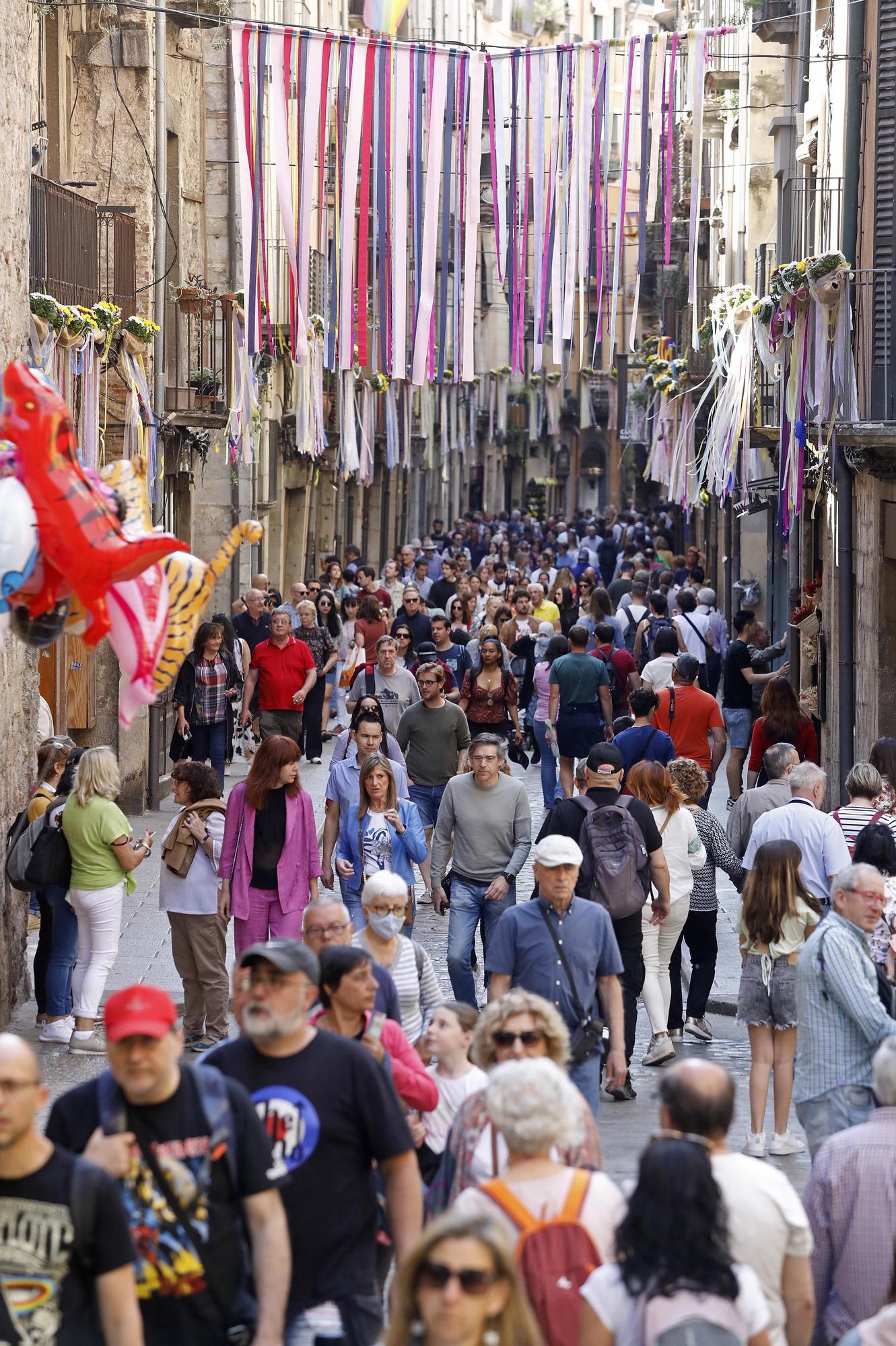 Girona es torna a omplir de color i riuades de gent en el retorn a la normalitat de Temps de Flors