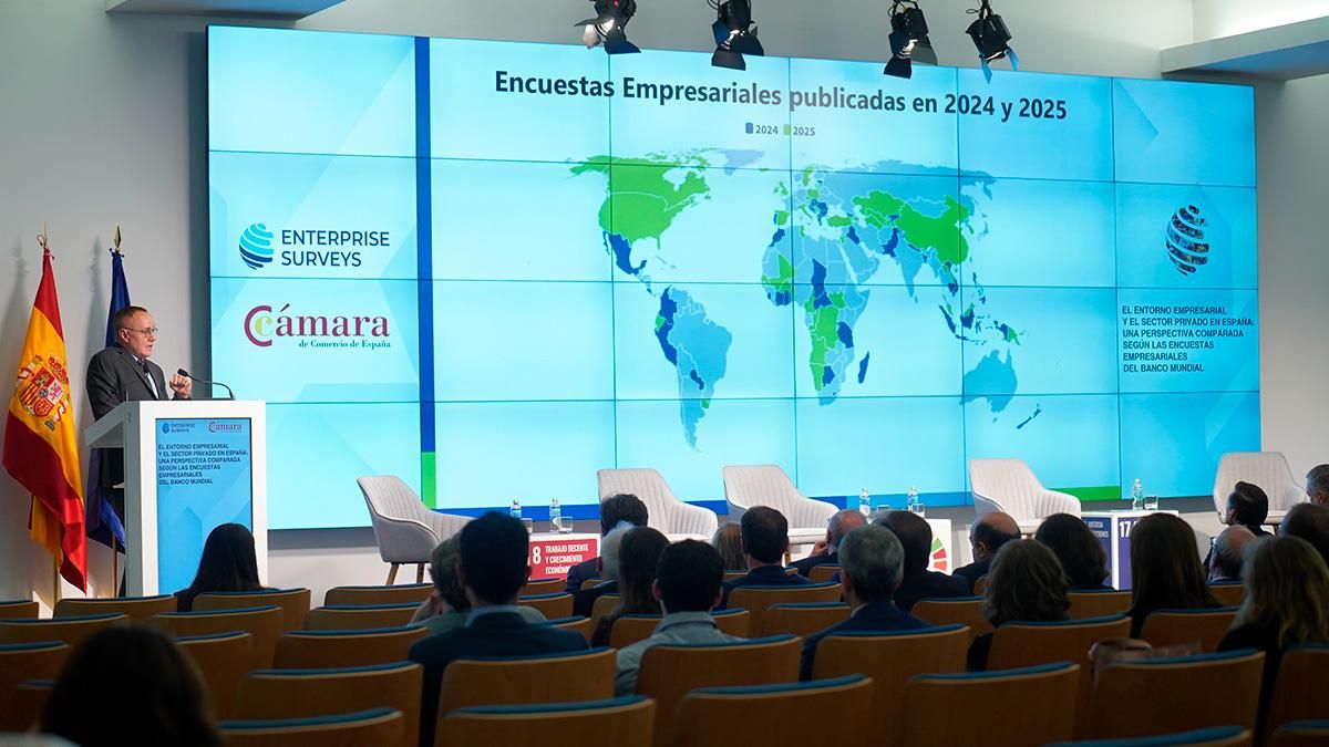 Norman Loayza, director del Grupo de Indicadores Globales del Banco Mundial, durante la presentación de las Encuestas Empresariales, en la Cámara de España.