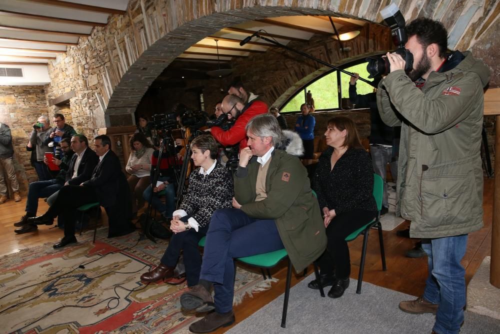 El elenco de la película "Bajo la piel de lobo" se reune en La Rectoral de Taramundi