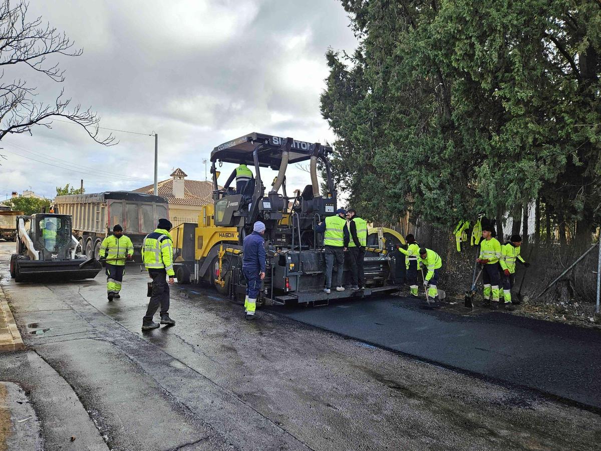 Asfaltado en la pedanía caravaqueña de Barranda