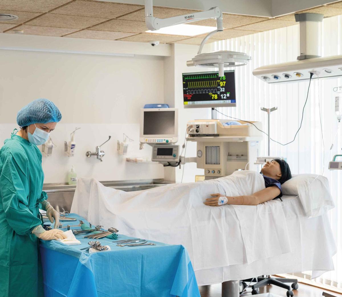 Simulación de un quirófano en EUIT Centro Universitario