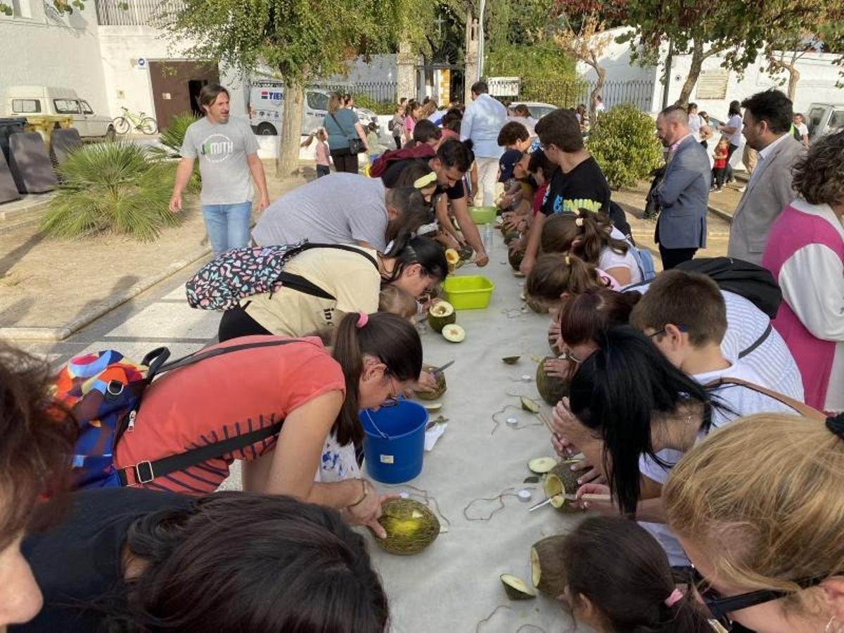 Taller de faroles de melones en Mundamortis.