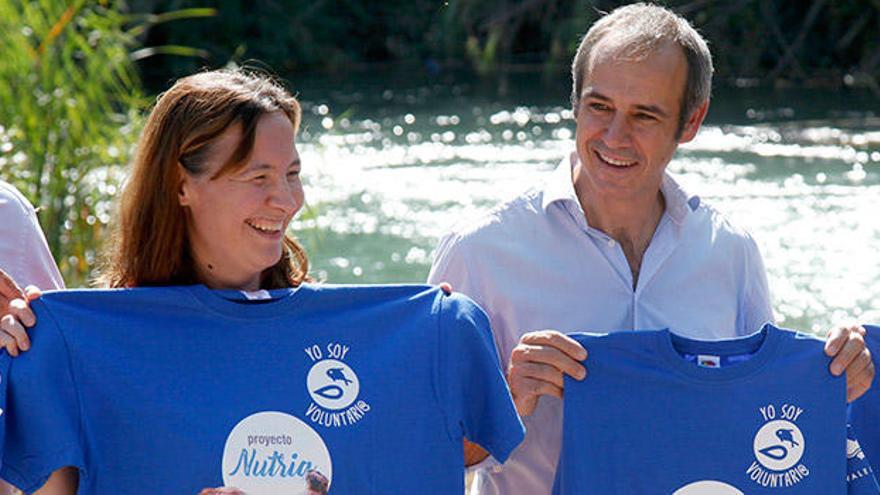 Dionisio García Comín CEO de Global Omnium presentando proyecto para recuperar la nutria en varias cuencas de la comunidad junto a la fundación LIMNE.