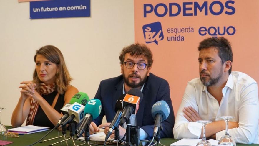 Sande, en el medio, en una rueda de prensa con Yolanda Díaz y Antón Gómez-Reino, en 2019. | // EUROPA PRESS