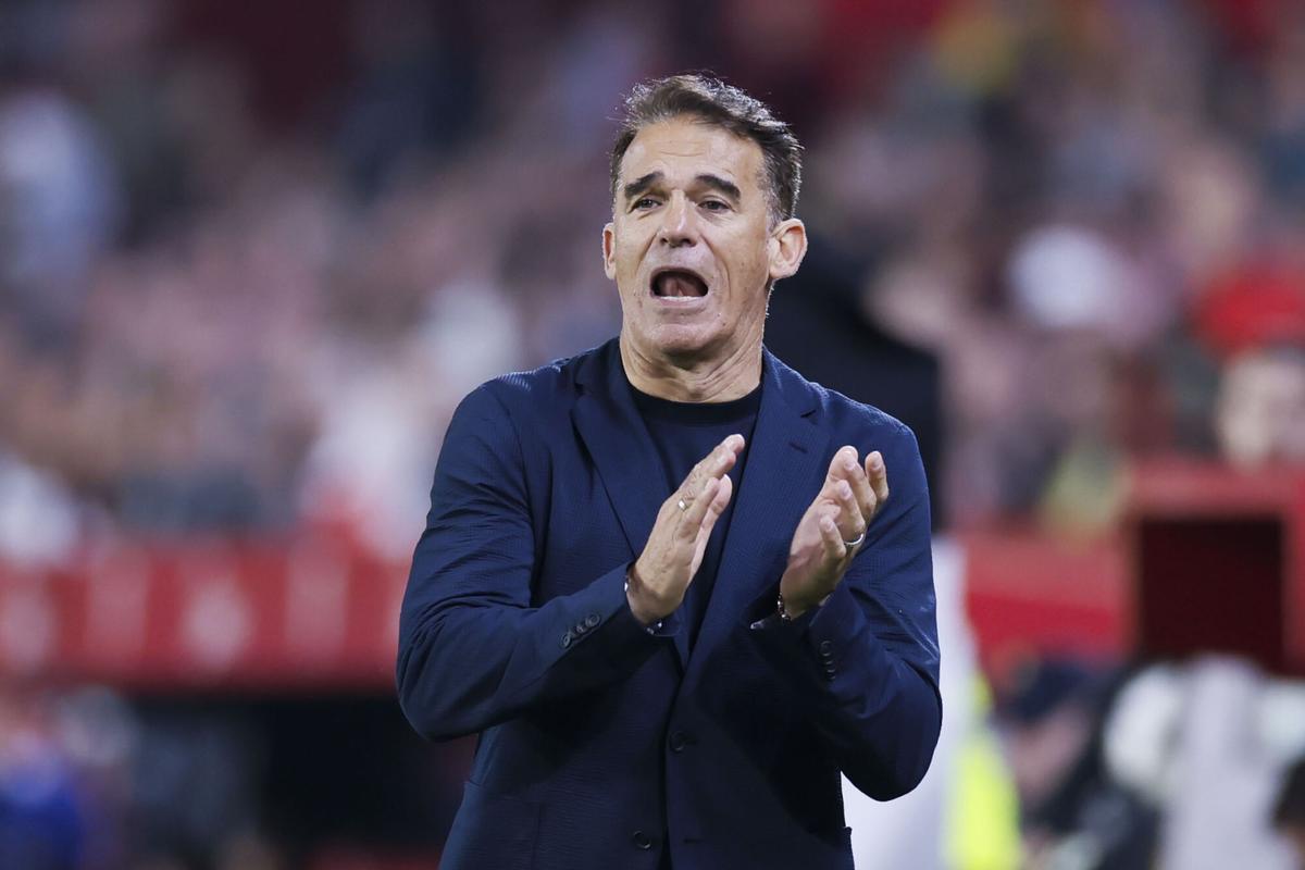 Luis García Plaza, durante el Sevilla FC-Atlético de Madrid de la jornada 31 de LaLiga en el Ramón Sánchez-Pizjuán