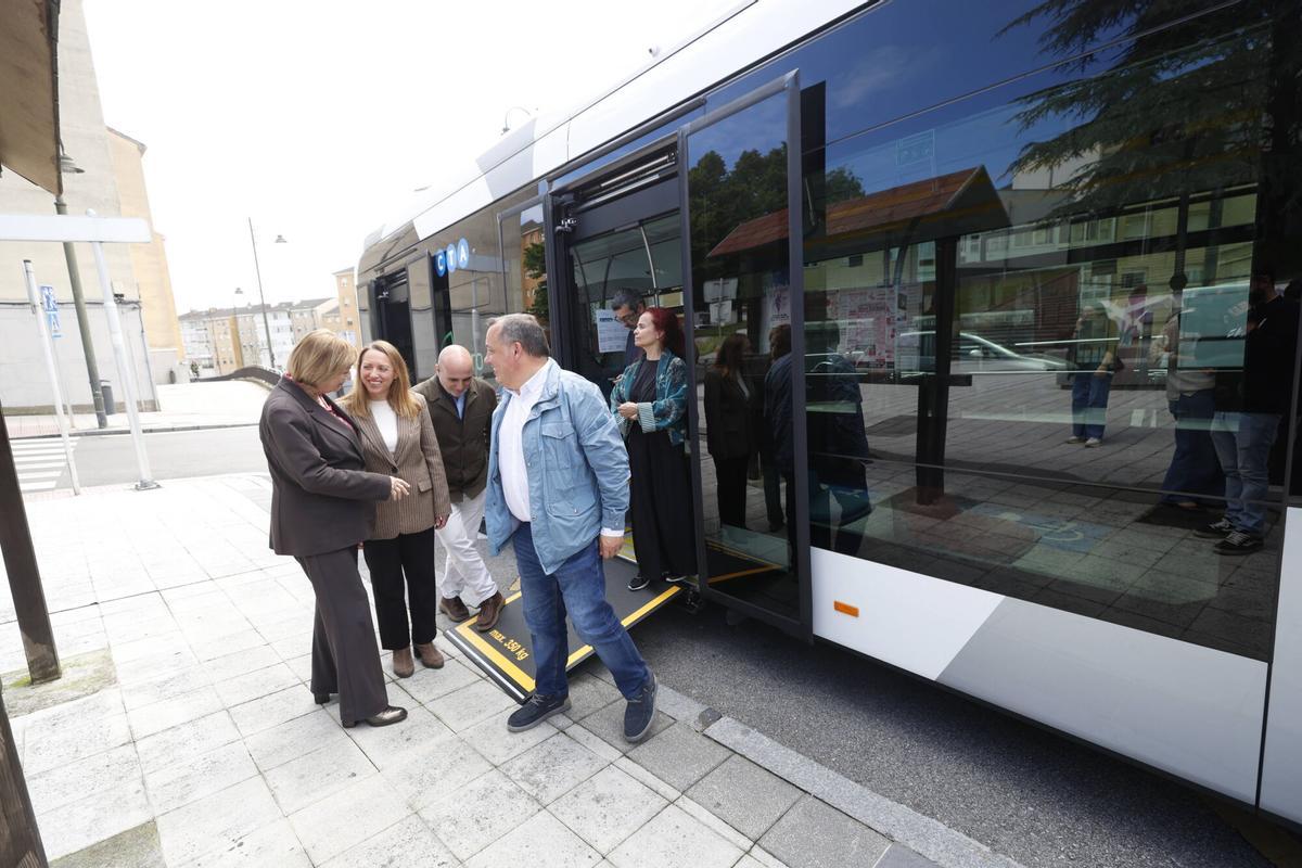 En imágenes: El primer bus eléctrico del Consorcio de Transportes se estrena en Avilés