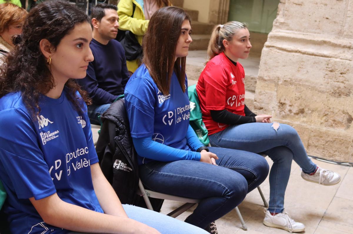 Les jugadores durant la presentació