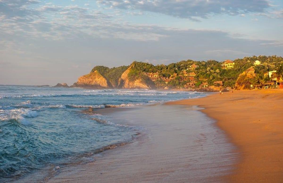 1. Playa Zipolite, México