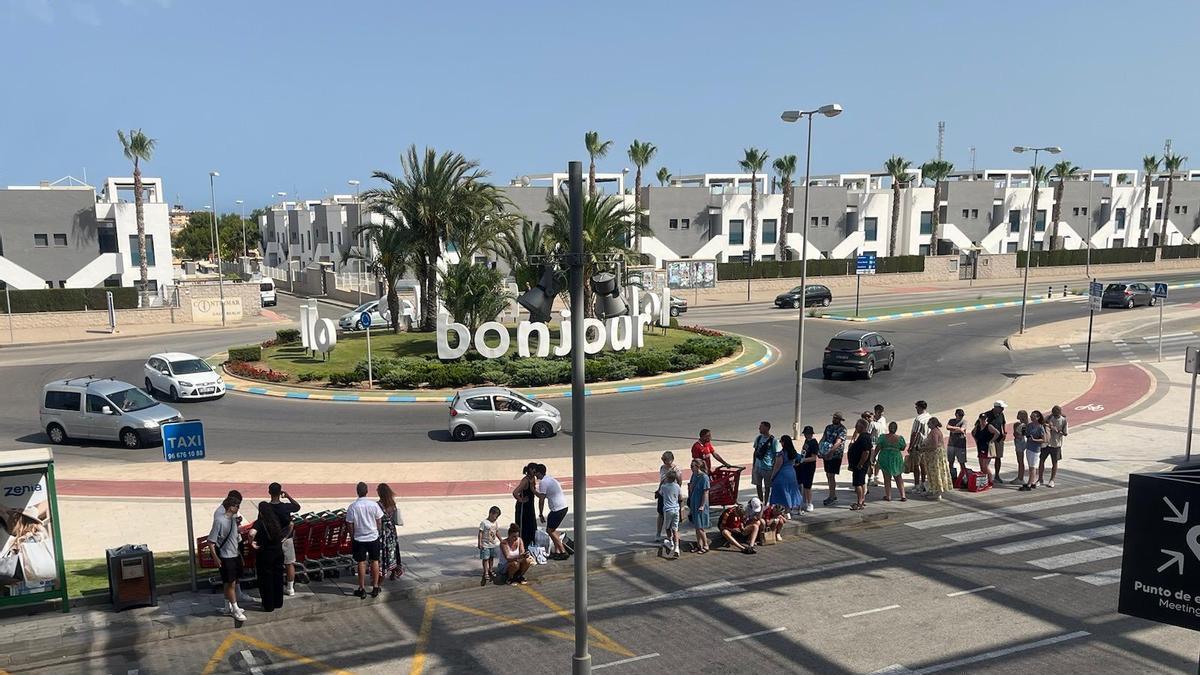 El taxi denuncia el intrusismo con transporte ilegal de pasajeros Orihuela Costa y el bloqueo municipal a las nuevas licencias