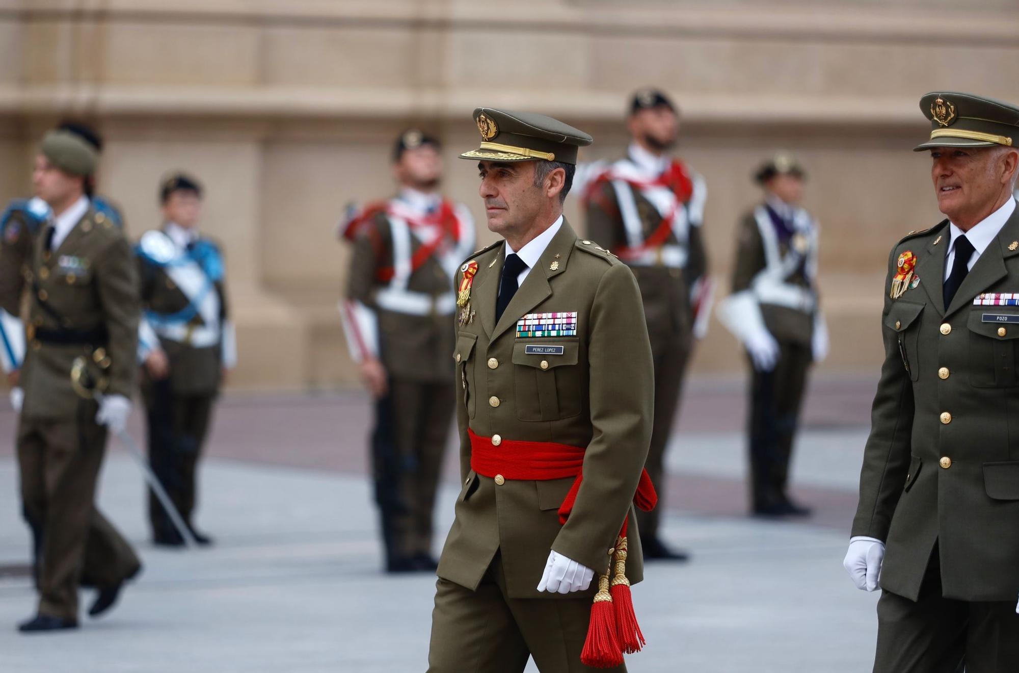 En imágenes | Los militares desfilan por las calles del centro de Zaragoza