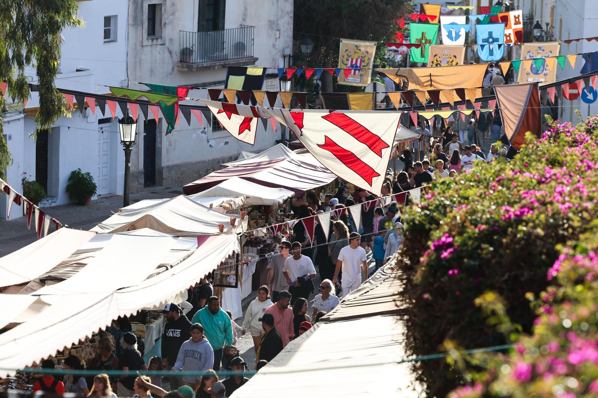 Compras de último día en la feria Eivissa Medieval
