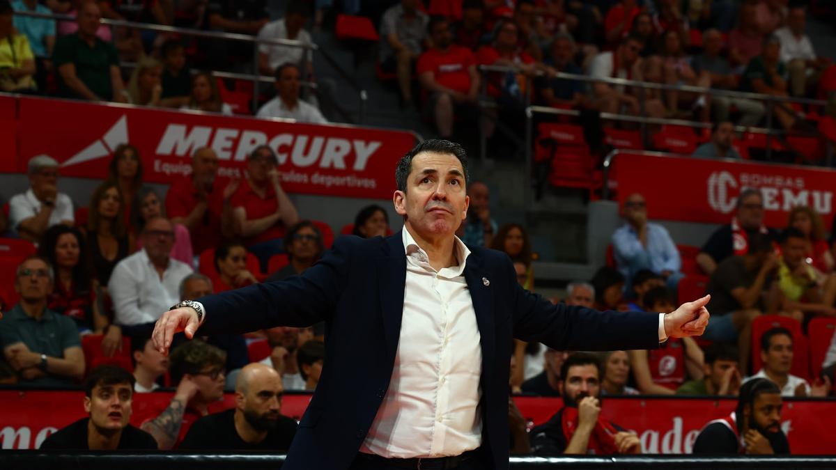 García de Vitoria, con gesto contrariado durante el choque