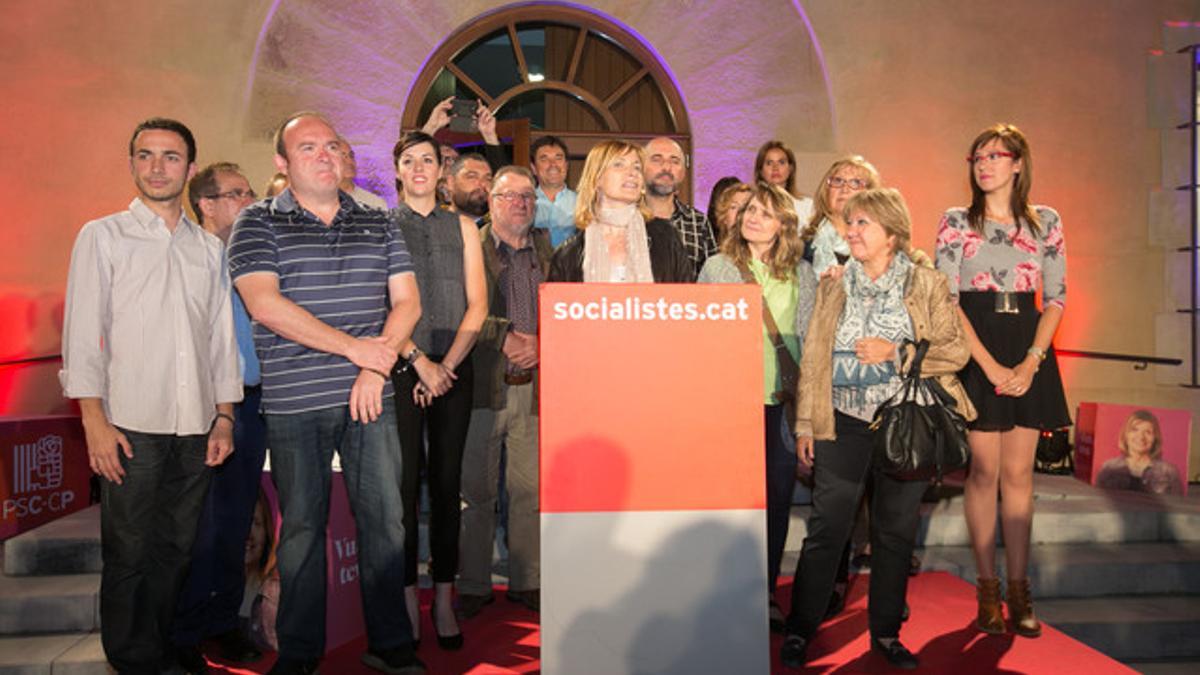 La candidata del PSC y alcaldesa, Lluïsa Moret, en el primer acto de la campaña electoral en Sant Boi.