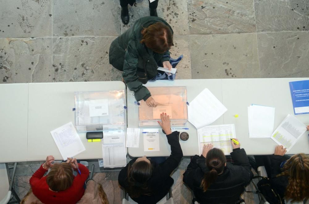 Las imágenes de la jornada electoral del 10N en Galicia.