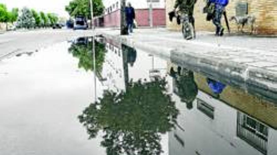 Reclaman un colector mayor en la avenida Antonio Hernández Gil