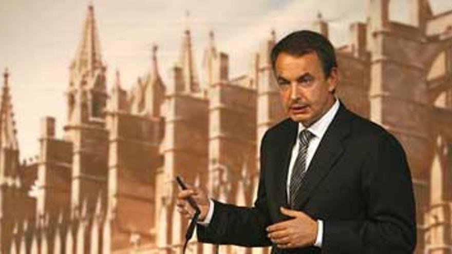 Zapatero anuncia nuevas ayudas a los parados